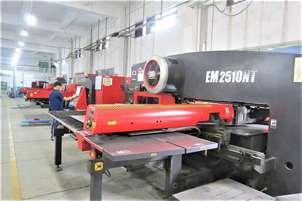 數沖機床生產線-東莞五金制品公司