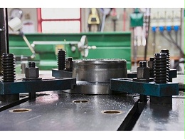 重慶五金沖壓件加工廠，拉伸模出現裂痕如何延長壽命？