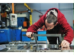 韶關(guān)五金沖壓件加工廠，4點(diǎn)概括汽車(chē)沖壓模的發(fā)展前景