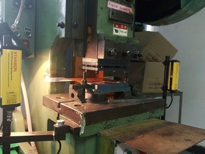 中山鈑金加工廠家有哪些沖床防護設施？