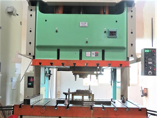 精密五金沖壓工藝機(jī)器圖片